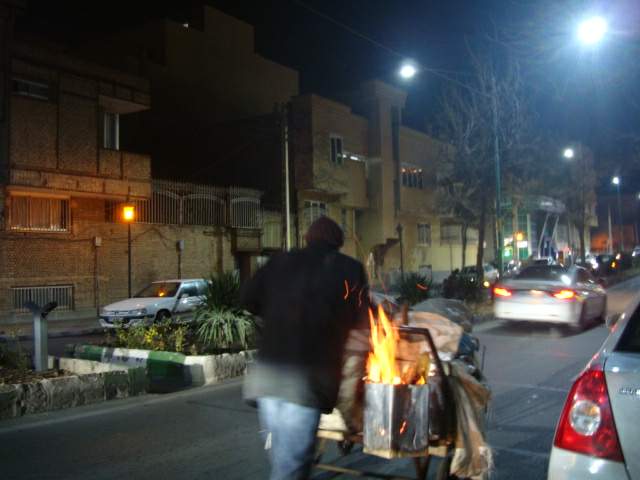 هوای سرد و مرد زحمتکش در فروغی  کوی ولیعصر